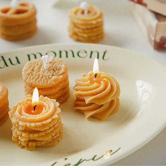 Soy Wax Cookie Shaped Candle 4pc Box Set - Picture 4 of 6